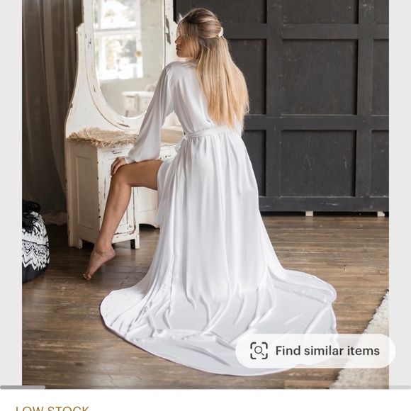 Bridal robe - Picture 2 of 3